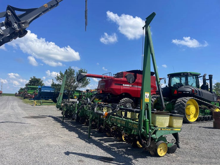 john-deere-7300-image-7