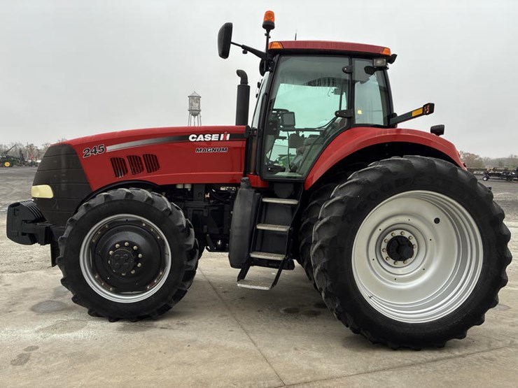 case-ih-magnum-245-image-10