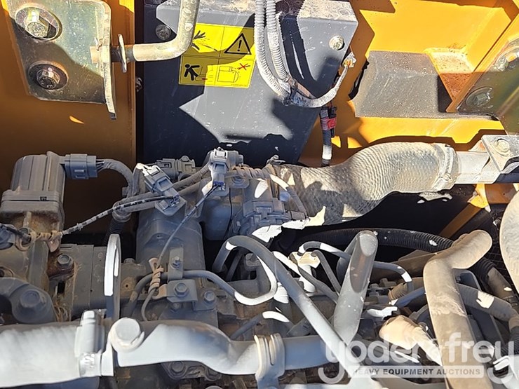 2021-case-cx210-lc-image-150