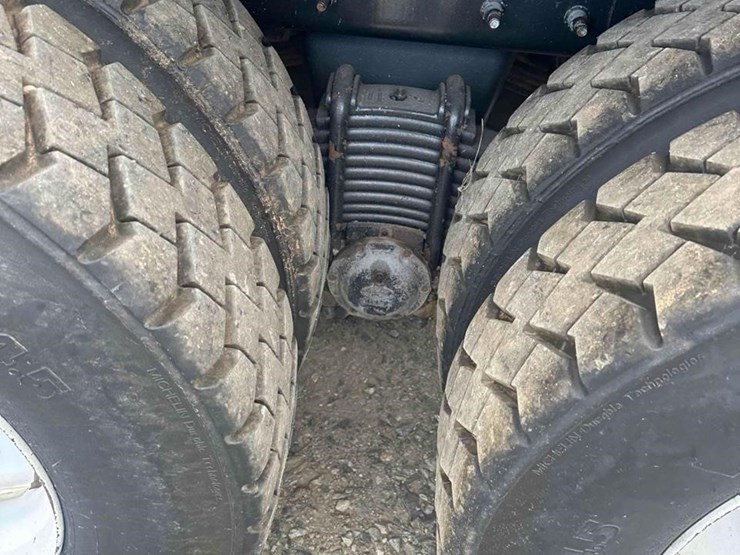 2017-mack-granite-gu713-image-14