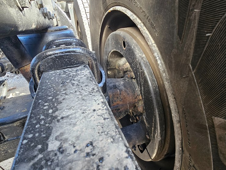 2009-peterbilt-365-image-89