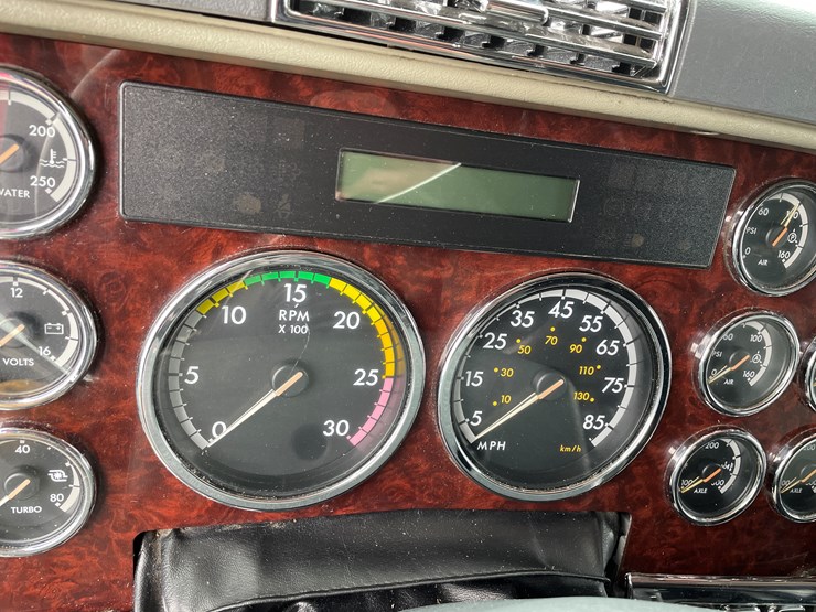 #1043-•-2009-freightliner-semi-(wi-title-in-delay)-image-35