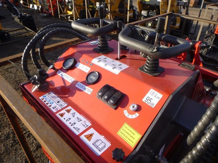 2025-agt-ysrt14-skid-steer-track-loader-image-13