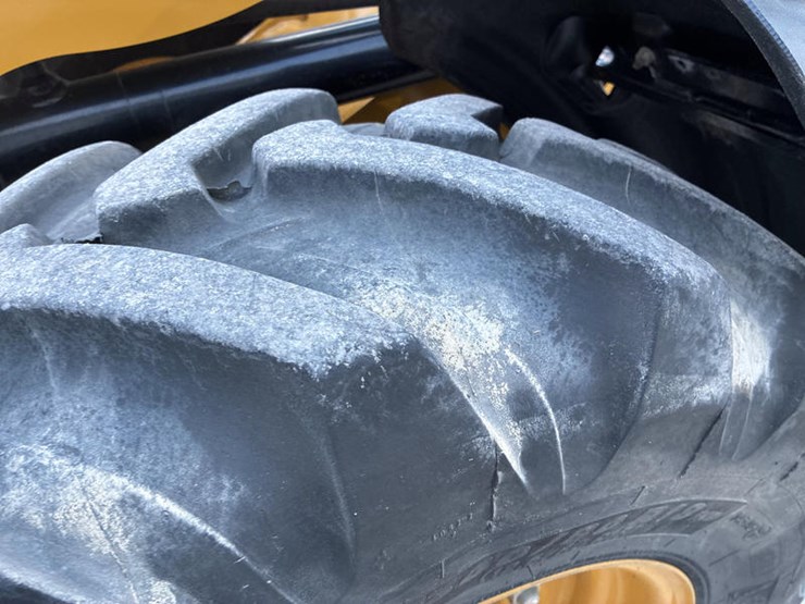 caterpillar-906m-image-40