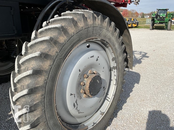 case-ih-patriot-3330-image-32