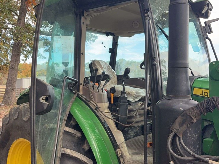 2023-john-deere-5120m-image-11