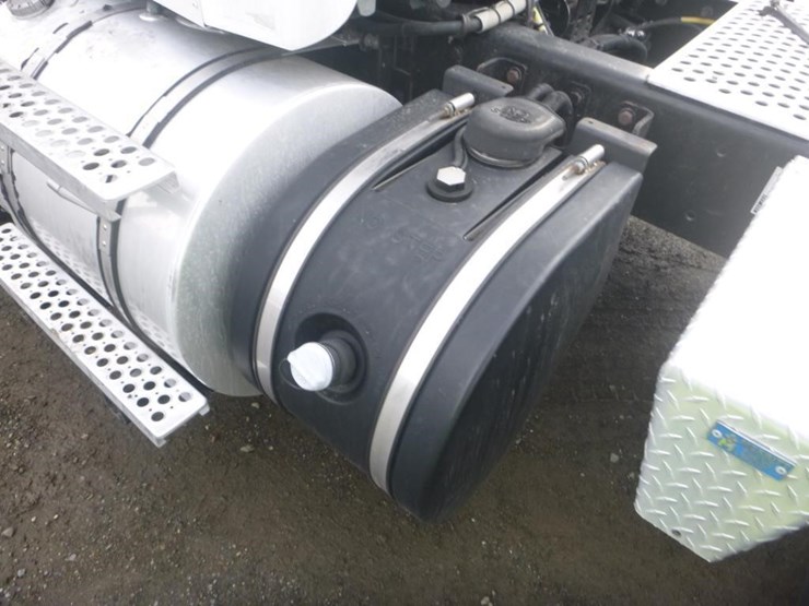 2012-kenworth-t800-image-10