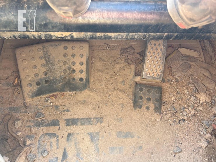 2005-caterpillar-262b-image-22