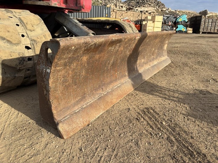 2012-takeuchi-tb180fr-image-10