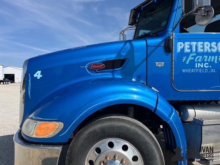 peterbilt-386-image-12