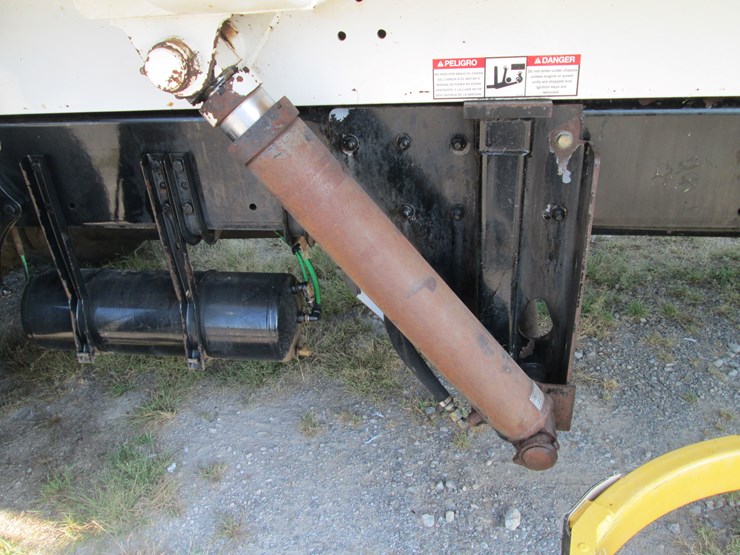 2016-freightliner-108sd-image-27