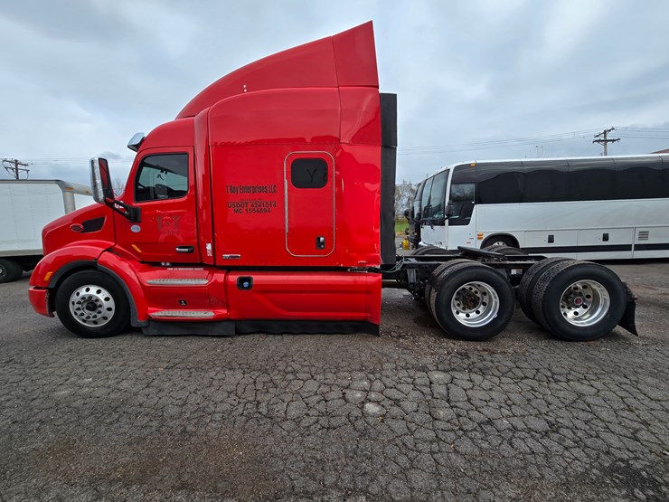 2017-peterbilt-579-image-10