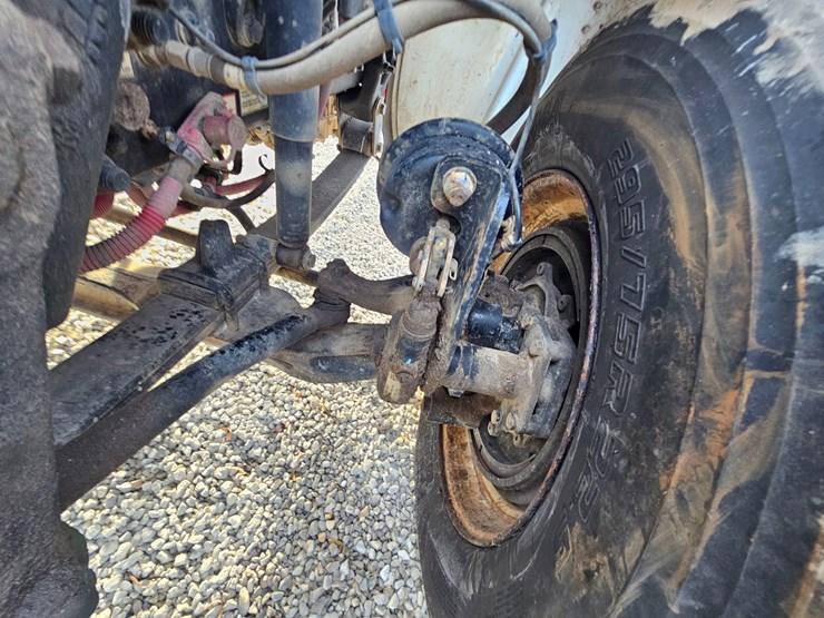 2019-freightliner-m2-106-image-23