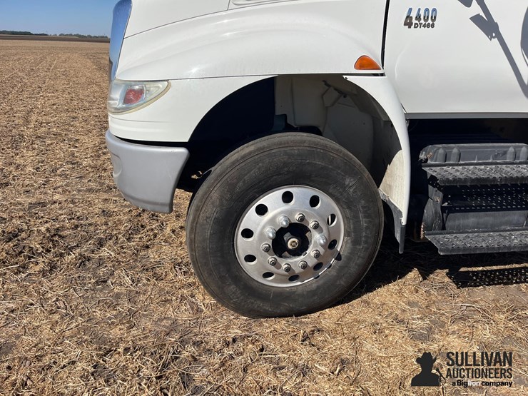 international-durastar-4400-image-12