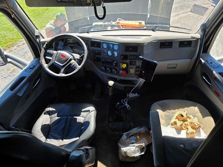 peterbilt-579-image-90