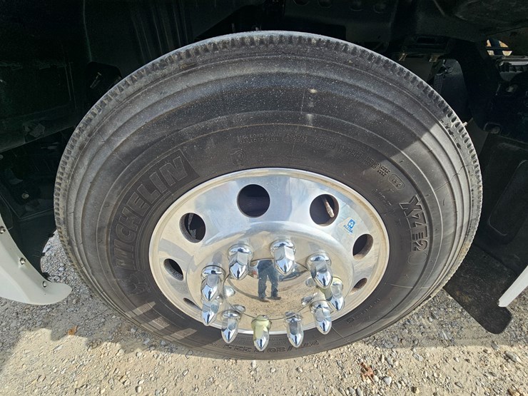 peterbilt-579-image-77