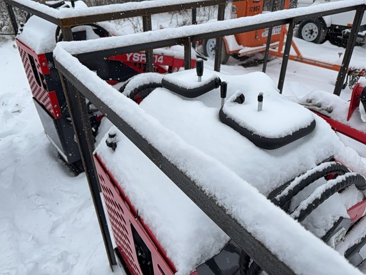 new-agt-ysrt14-mini-track-loader-image-6