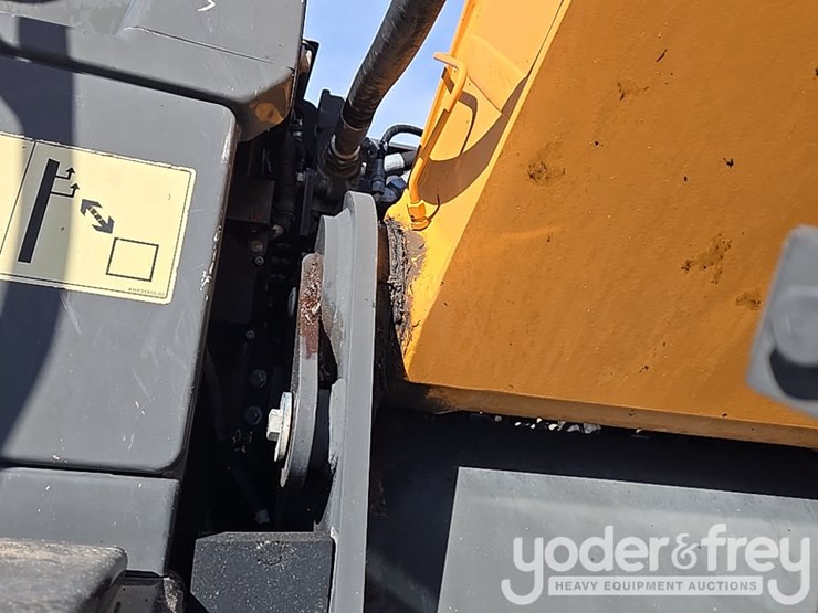 2021-case-cx210-lc-image-71