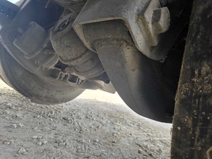 2003-peterbilt-320-image-96