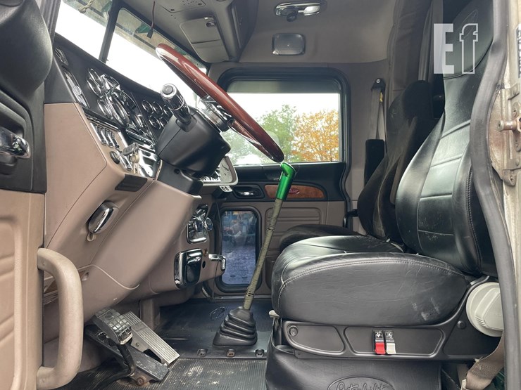 2009-peterbilt-386-image-16