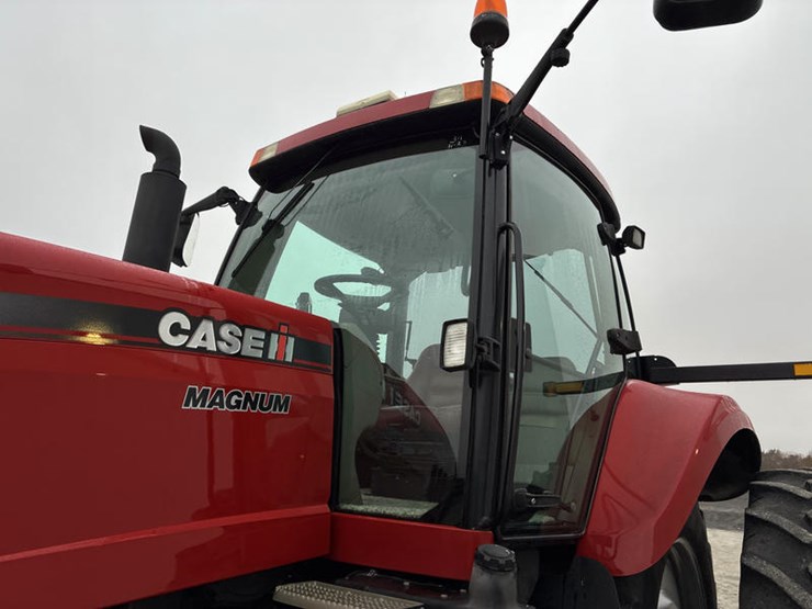 case-ih-magnum-245-image-33