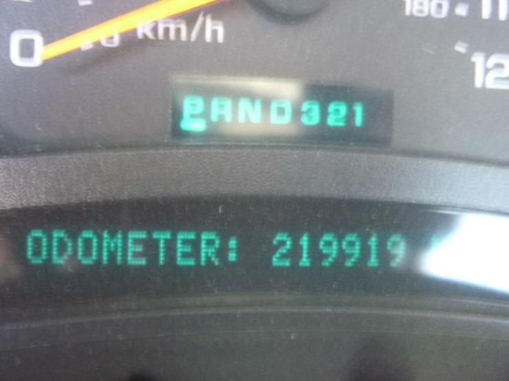 2005-chevrolet-3500-image-15