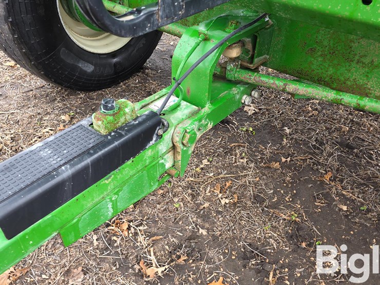 unverferth-brent-gt-644-gravity-wagon-image-11