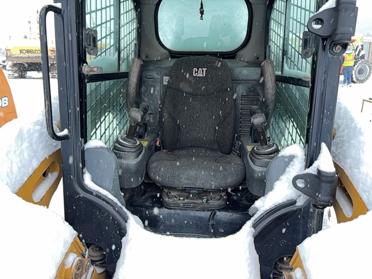 2015-caterpillar-262d-image-11