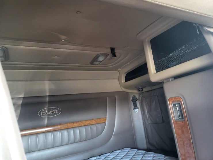 peterbilt-389-image-77