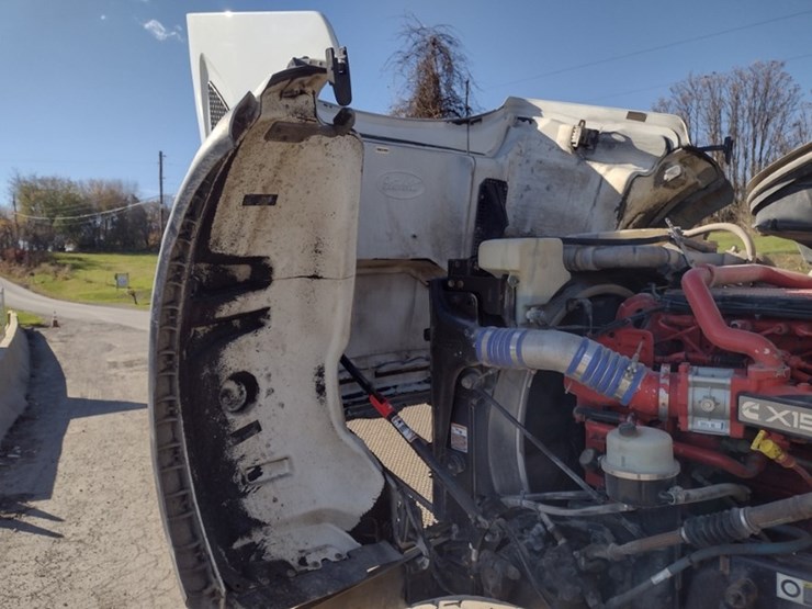 peterbilt-567-image-24