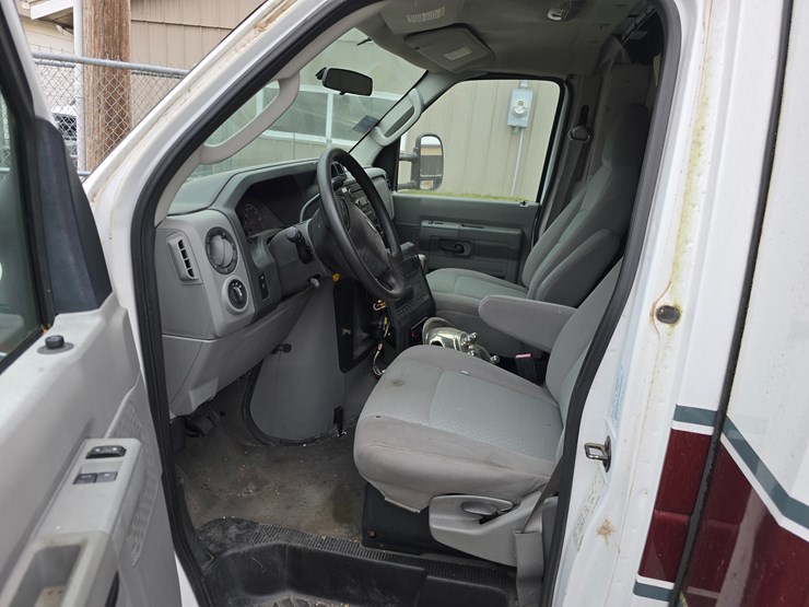 2010-ford-e450-image-29