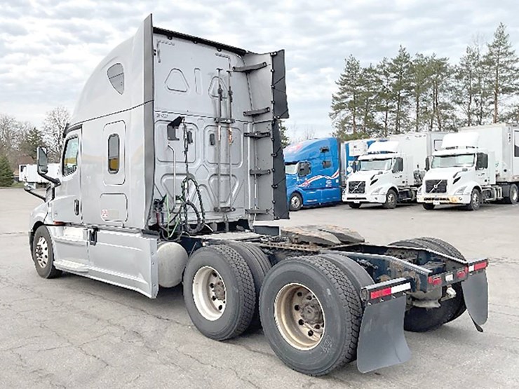 2020-freightliner-cascadia-126-image-2
