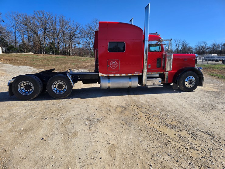 2005-peterbilt-379-image-35