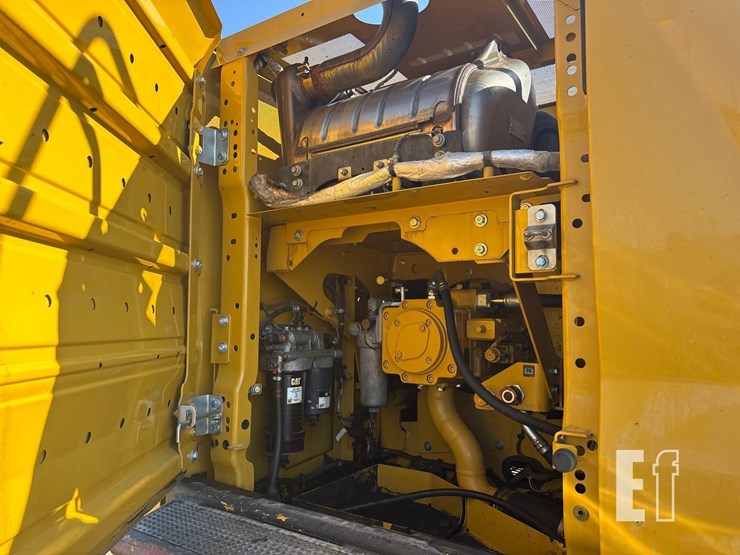 caterpillar-323-image-19