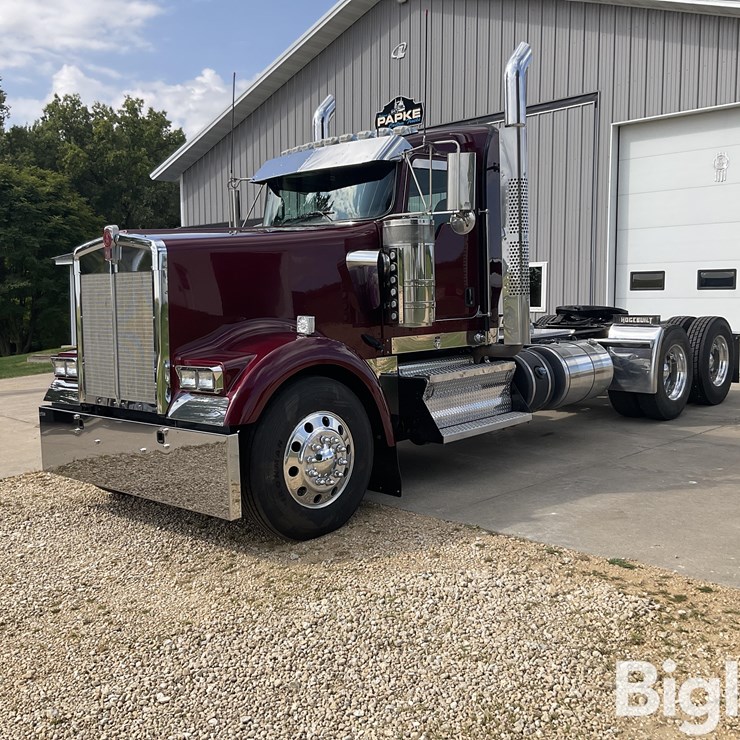 2017 KENWORTH W900L