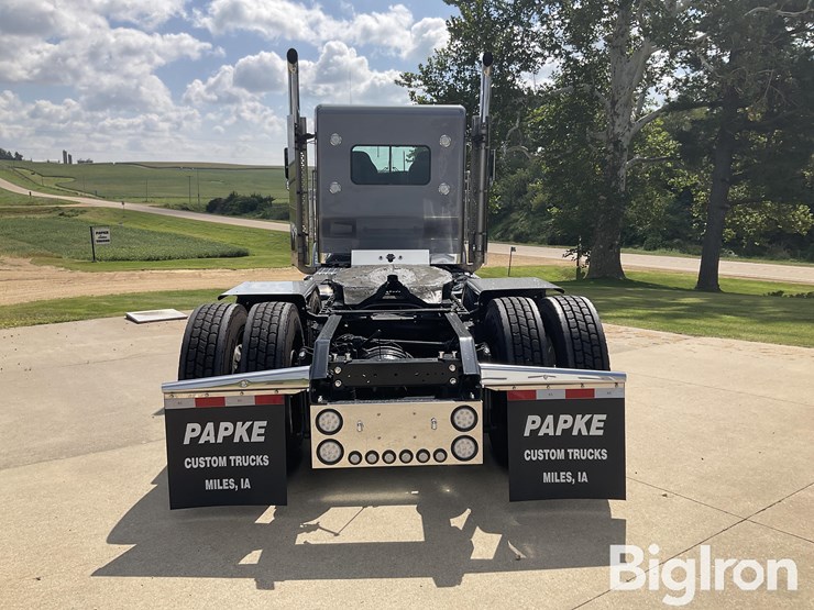 2017-kenworth-w900l-image-6