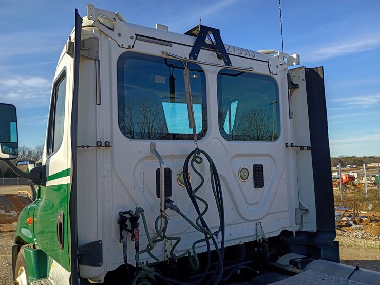 freightliner-cascadia-125-image-66