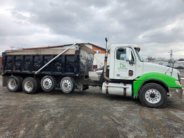 freightliner-columbia-120-image-27