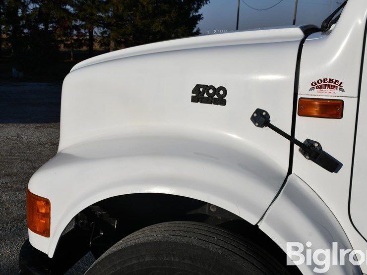 international-4700-image-11