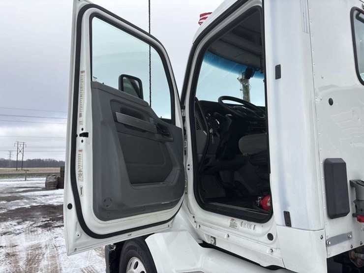 2018-kenworth-t680-image-16