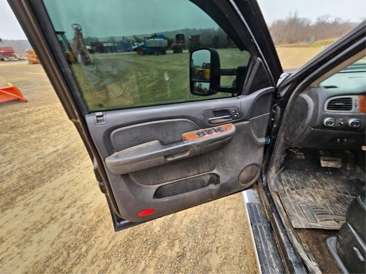 2008-chevrolet-3500-image-29