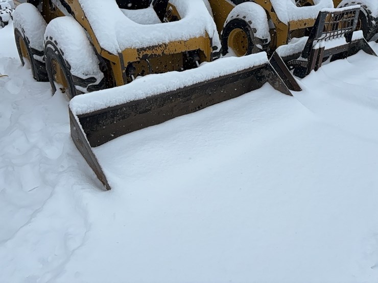 2015-caterpillar-262d-image-3