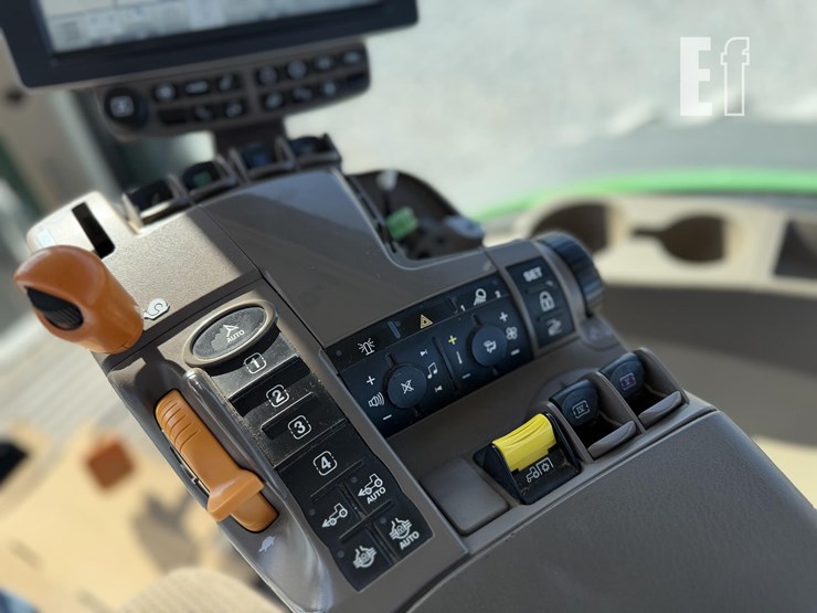 john-deere-8245r-image-38