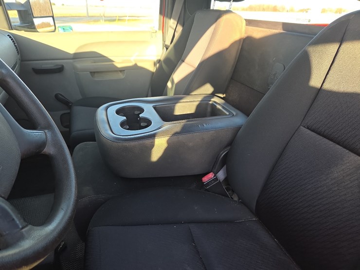 2010-chevrolet-2500hd-image-35