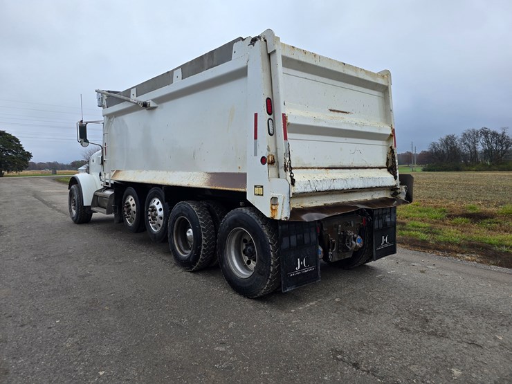 peterbilt-367-image-18