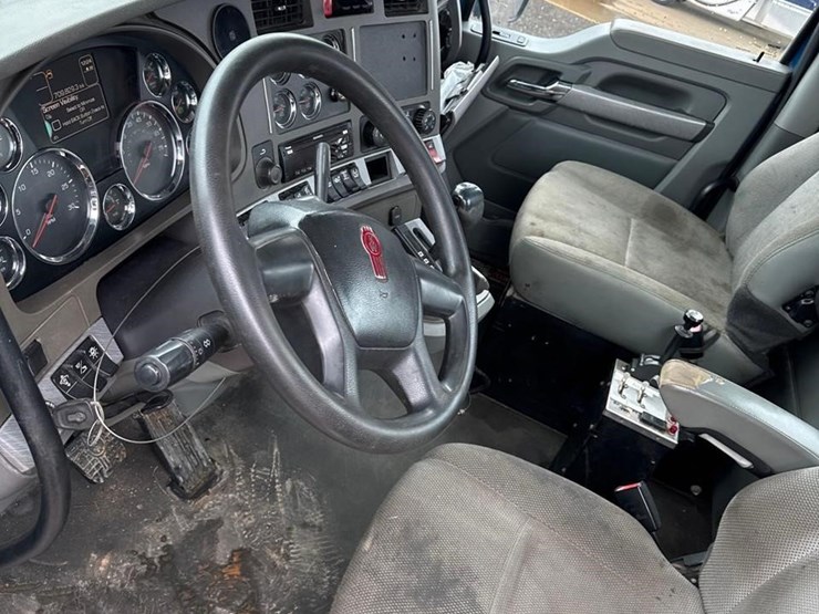 2015-kenworth-t880-image-24