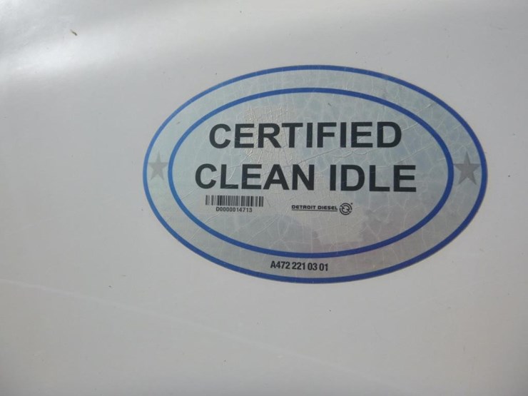 2009-sterling-lt9500-image-11