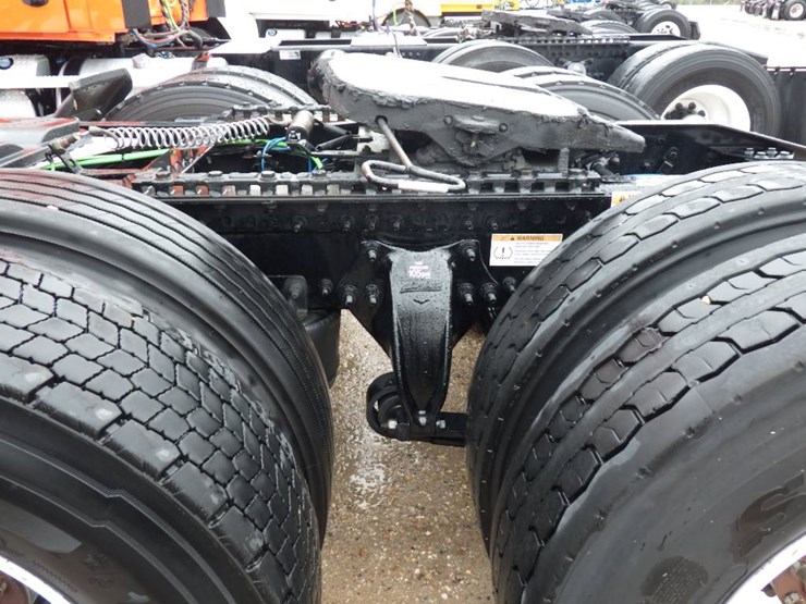 2019-freightliner-cascadia-116-image-15