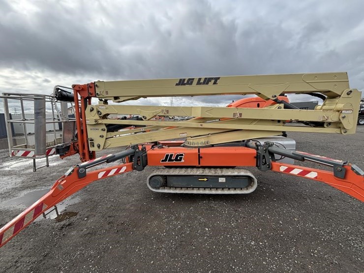 2014-jlg-x700aj-image-5