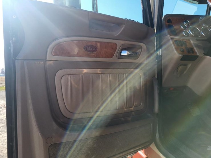 peterbilt-389-image-57